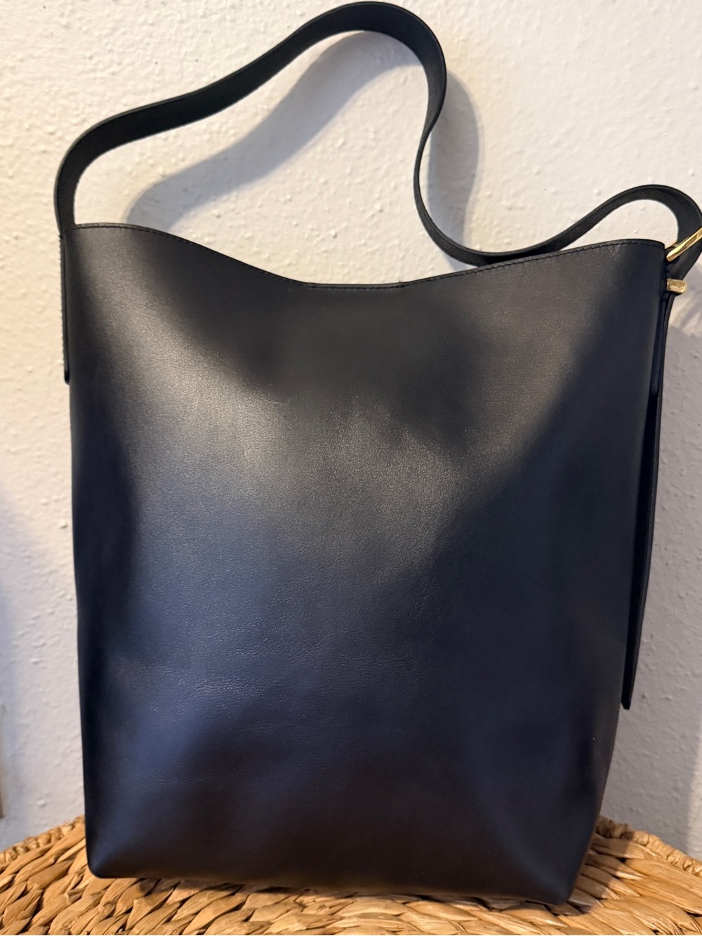 Madewell The Essential Bucket Tote with wallet - Picture 2 of 11